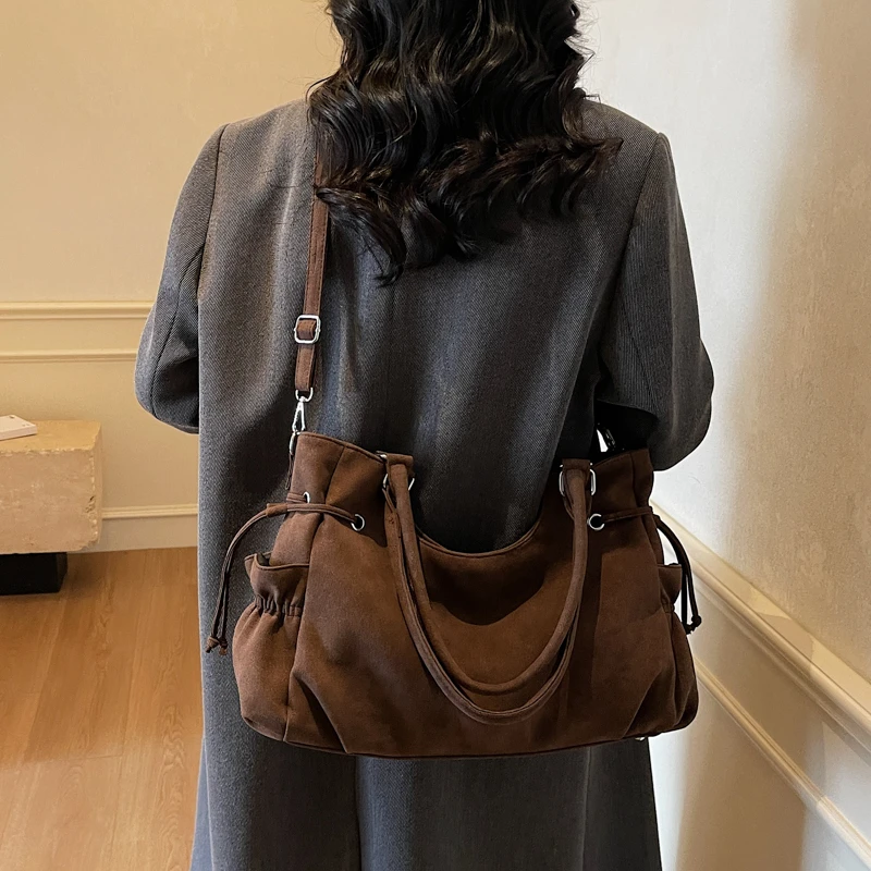 

Women Elegant Luxury Leather Tote Bag High End Designer Shoulder Handbag Ideal For Modern Fashionable Urban Lifestyle