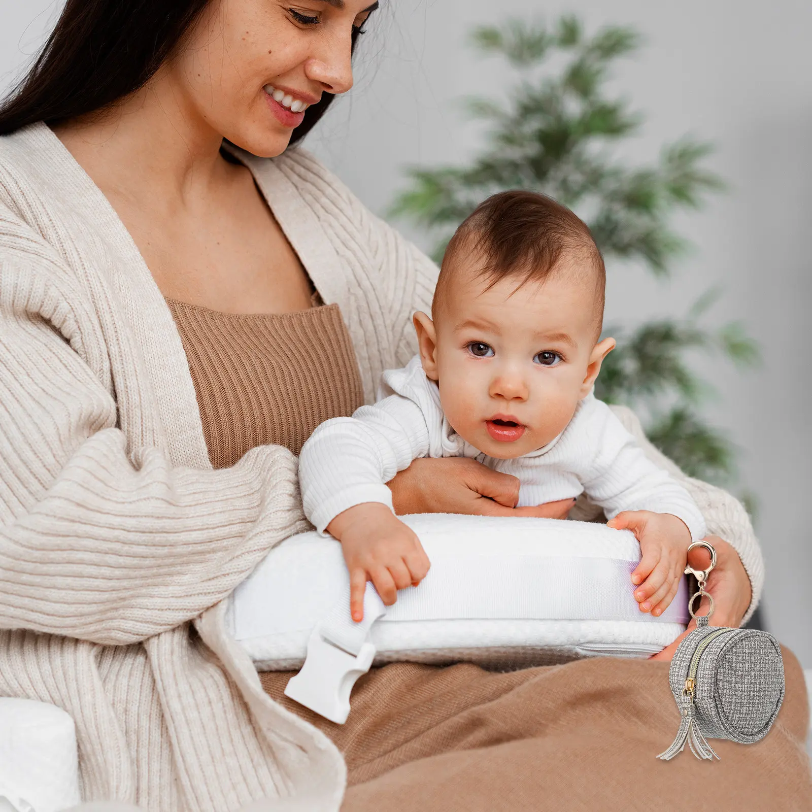 

PU Pacifier Case Portable Double Compartment Zipper Organizer Clip-on Travel Baby Accessory Pouch for Stroller Diaper