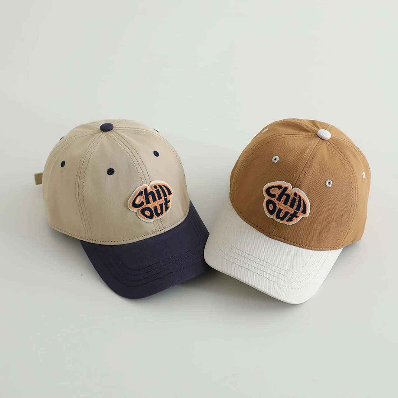 Topi Baseball Anak Fashionable untuk Anak Laki-laki dan Perempuan, Pelindung Matahari Outdoor, Visor, Usia 1-5 Tahun, Topi Duckbill Bayi dengan Blok Warna dan Huruf, Topi Duckbill Anak