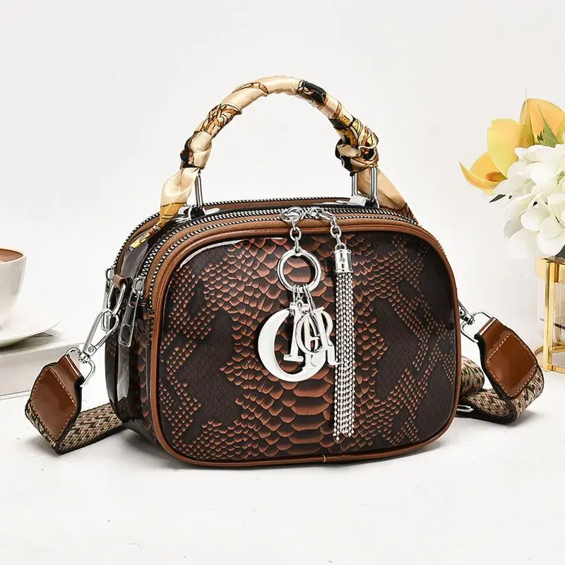 

Small Round Bag Snake Pattern Crossbody Popular High-end Texture Chain This Year Mobile Phone Bag Fashionable Women's Bag Simple
