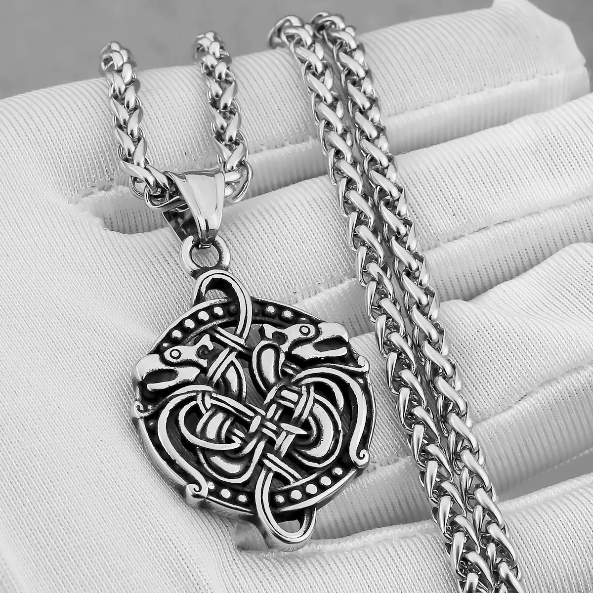 Fashion Nordic Viking Animal Hollow Necklace Men's Odin Celtic Knot Amulet Pendant Necklace Vintage Hip Hop Biker Jewelry Gift