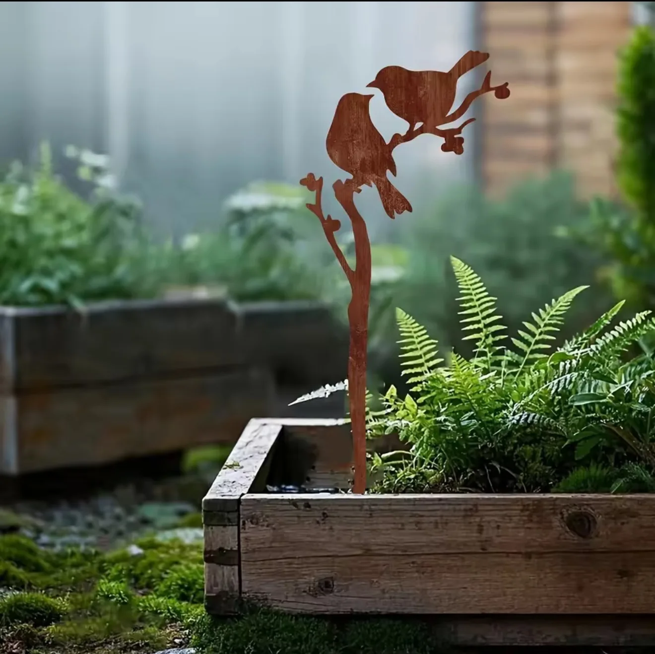 Rusty Bird Metal Garden Stake Outdoor Decor Rust-Resistant Nature-Inspired Lawn Art with Intricate Bird Design for Gardens