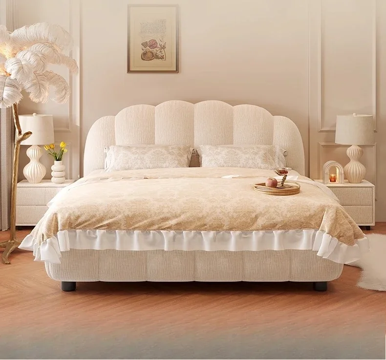 

French style, cream style, fabric bed, master bedroom, modern, simple, small apartment