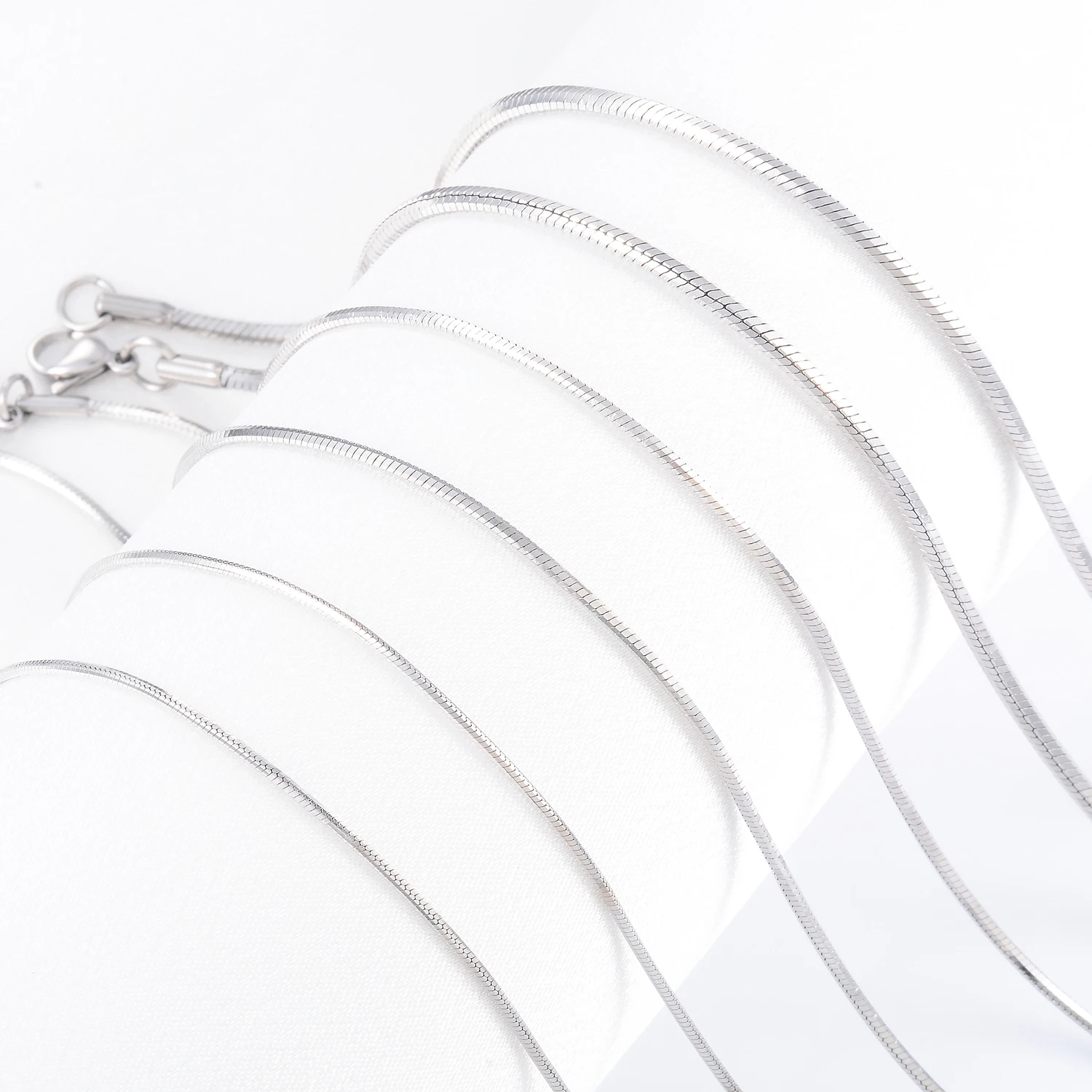 Massiv Silberfarbene Edelstahl-Schlangenkette, Gedrehte Seilkette, Halskette für Männer und Frauen, Modeschmuck – Detail 3