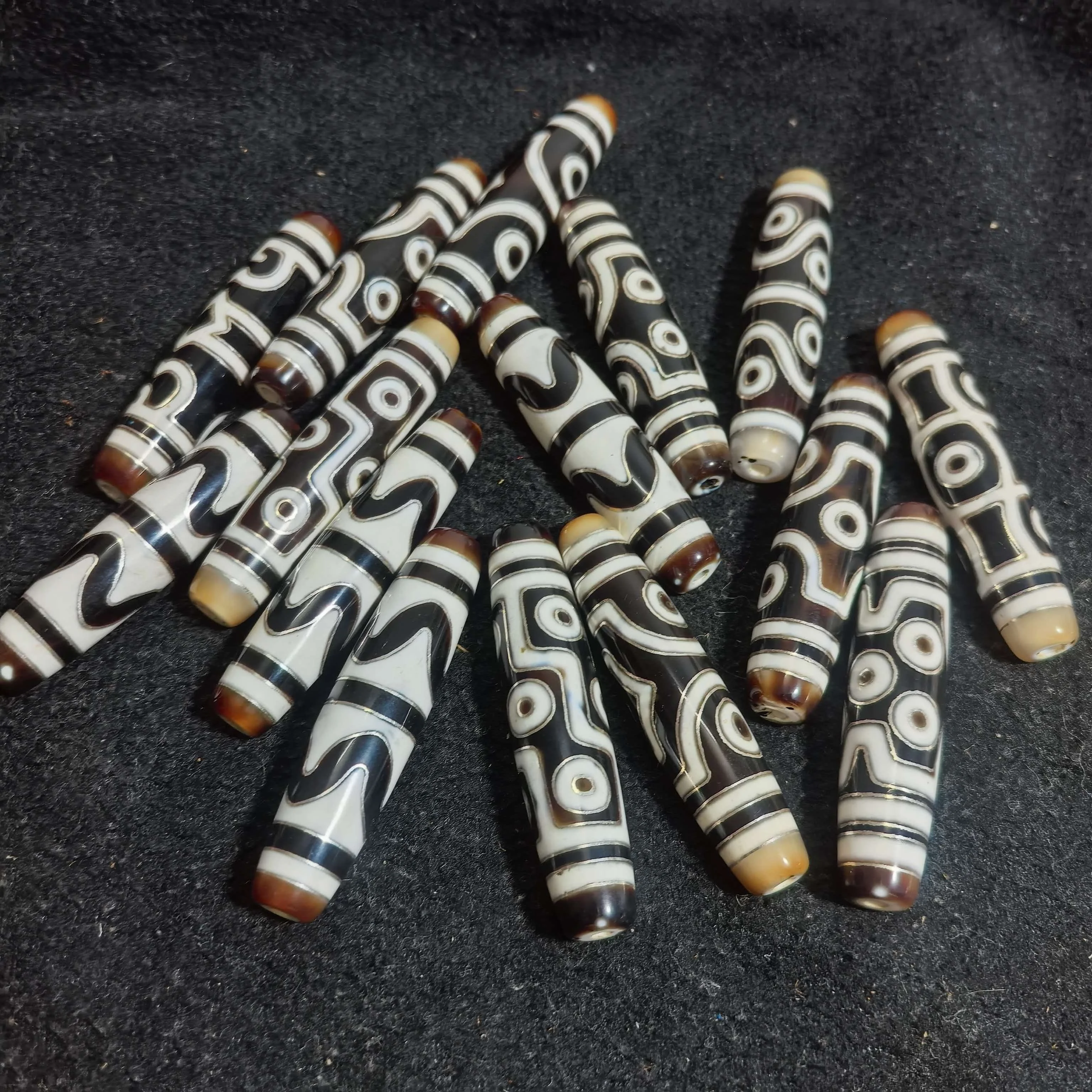 15pcs/lot Black and White Enlaid Silver Silk Different Totems Tibetan Dzi Beads Natural Agate Amulet Beads for DIY