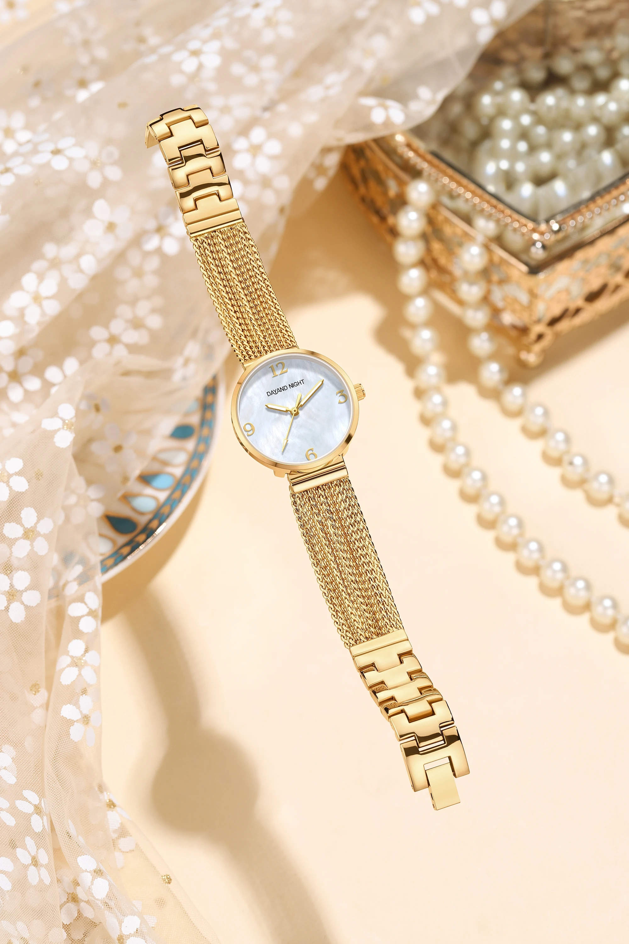 【DAYAND NIGHT】2025 New Women's Quartz Watch - Cleopatra Style Luxury Bracelet Wristwatch,  Christmas Hot Gift.