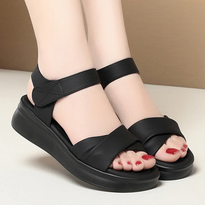 

Пляжные женские сандалии 35–41, лето 2024, женская обувь на платформе для офиса и танкетке для девочек, деловые туфли с открытым носком, черные и коричневые туфли