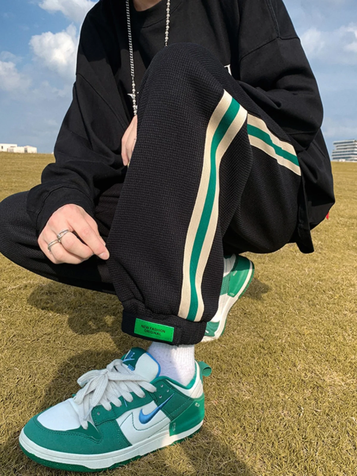 

Мужские повседневные спортивные брюки в полоску на весну-осень с эластичным поясом, в американском уличном стиле, на липучках, свободного кроя, длинные