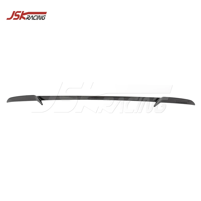 سبويلر خلفي من ألياف الكربون الجافة على طراز مان لسيارة BMW 7 Series G70 لعام 2022-2025 #1