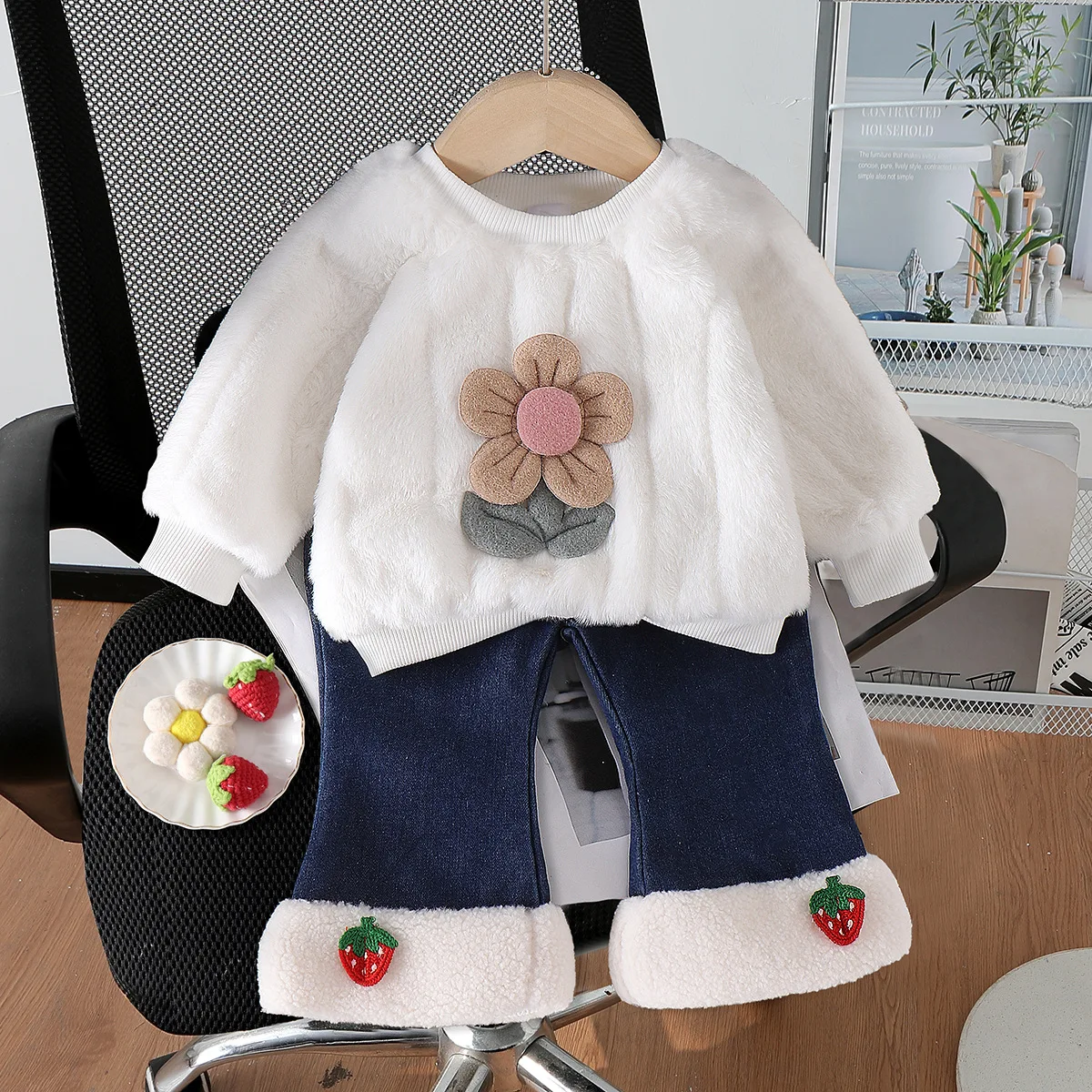 

Мягкий комплект для девочек, милый плюшевый комплект с цветком клубники, длинные штаны, пуловер с длинными рукавами, толстовка, комбинированный комплект