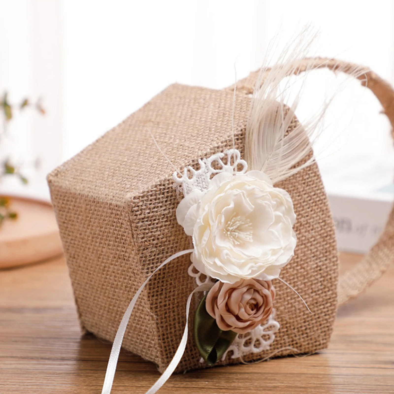 

Delicate Wedding Flower Basket Simple Plumage Decor Gift Container for Special Events Wedding Basket Gift Container