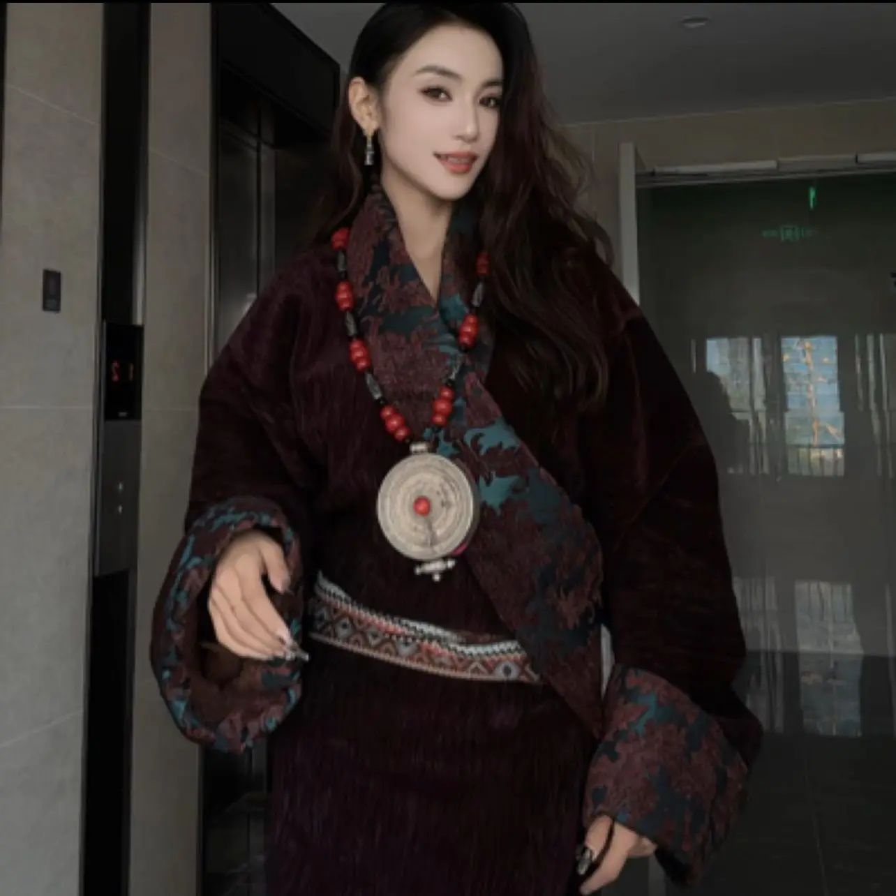 Internet celebrity women's Bhutan Kangba loose Tibetan long Tibetan clothes super fairy casual