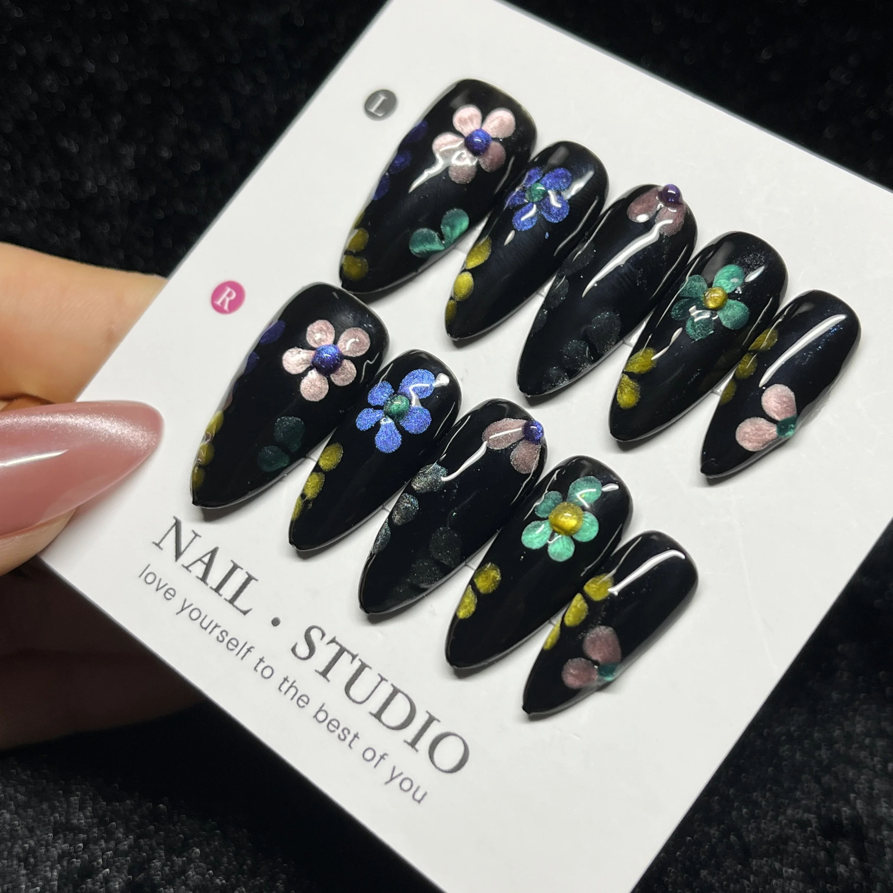 

10 шт., художественный цветочный пресс на ногтях, длинные черные шпильки с ручной росписью, разноцветные цветы, острые накладные ногти ручной работы для женщин