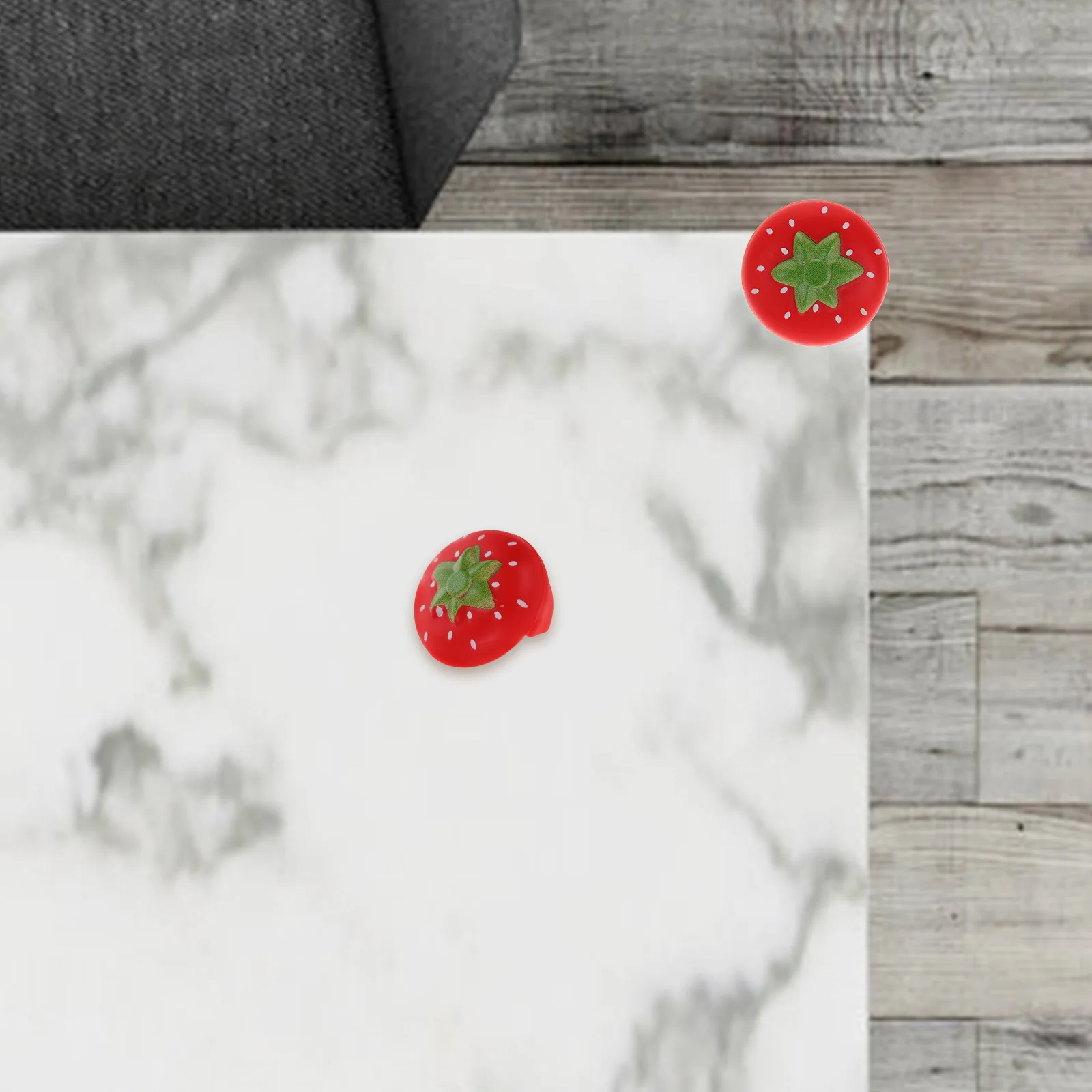 3 قطع من واقيات الزوايا الآمنة على شكل فراولة لطاولات الأثاث والكراسي والخزائن سهلة التركيب بدون أدوات لتدقيق الطفل