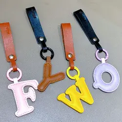 Llavero creativo de cuero PU con 26 letras para mujer, llavero con alfabeto, colgante para bolso de negocios, accesorios de joyería