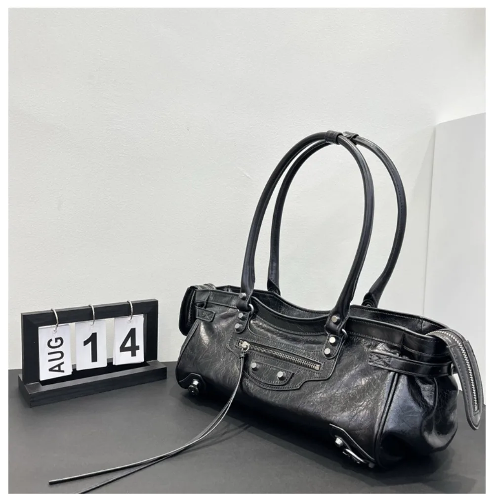 

High-quality Horizontal Locomotive Bag Retro Spice Girl Rivet Bag High-end Cowhide Underarm Bag Fashionable Casual Versatile