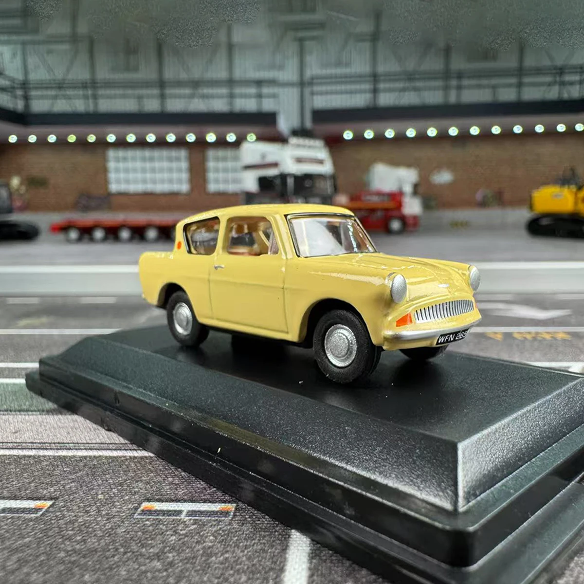 

OXFORD 1:76 Scale Diecast Alloy Flying Ford Anglia Toys Vintage Cars Model Classics Nostalgia Adult Souvenir Gift Static Display
