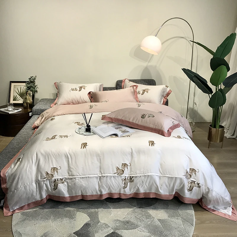 2023 new four-piece bedding fashion cotton double household bed sheet quilt cover animal print comfortable pink and white color