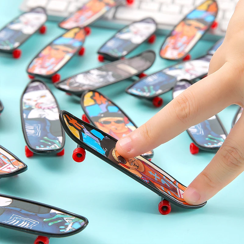 10Pcs/bag Mini Finger Skateboard Toy Kids Party Favors Children Birthday Pinata Candy Bag Fillers Carnival Christmas Party Favor