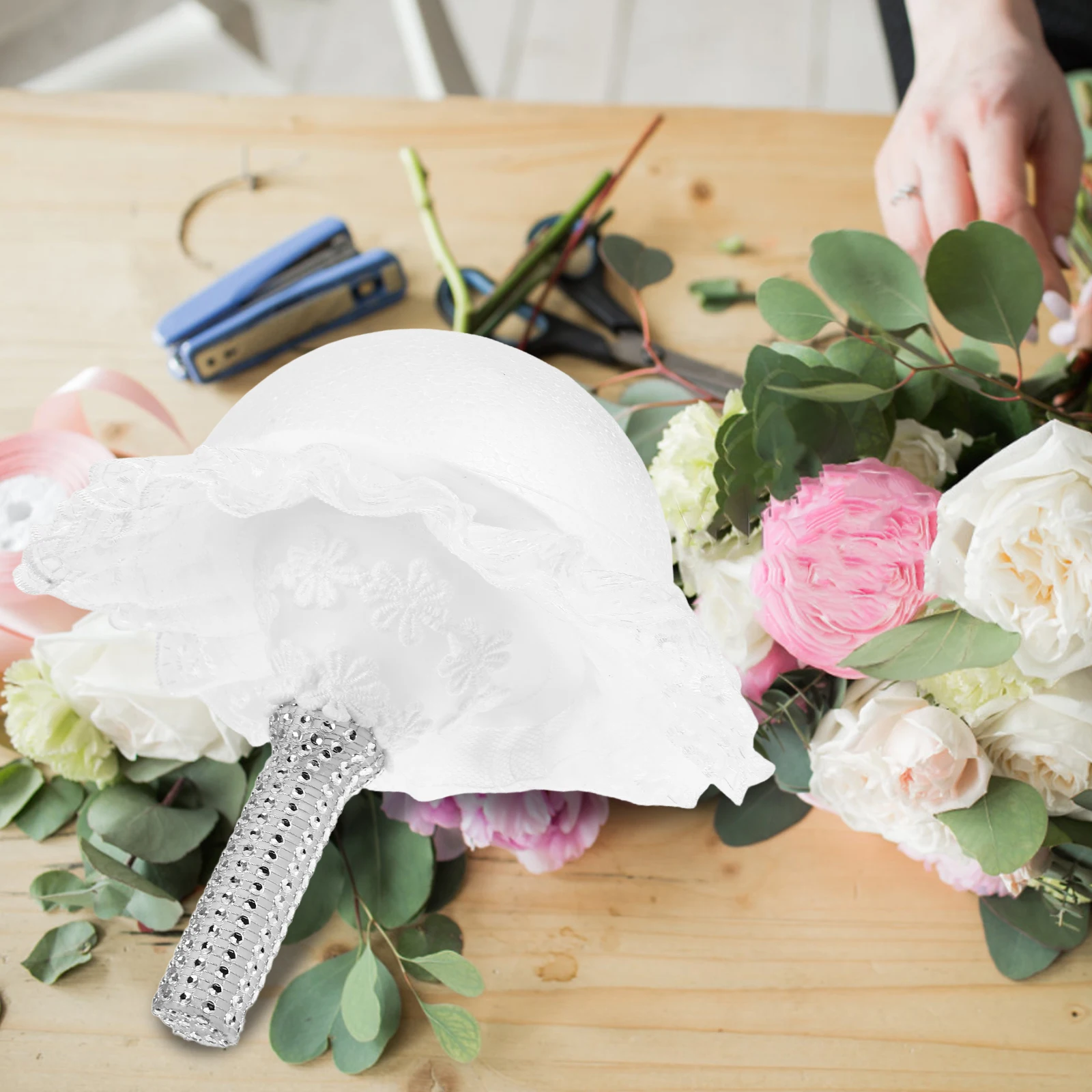 

Bridal Bouquet Material Bag DIY Kit Foam Handle Lace Collar Wedding Bride Flower Bouquet Holder Floral Arrangement Craft