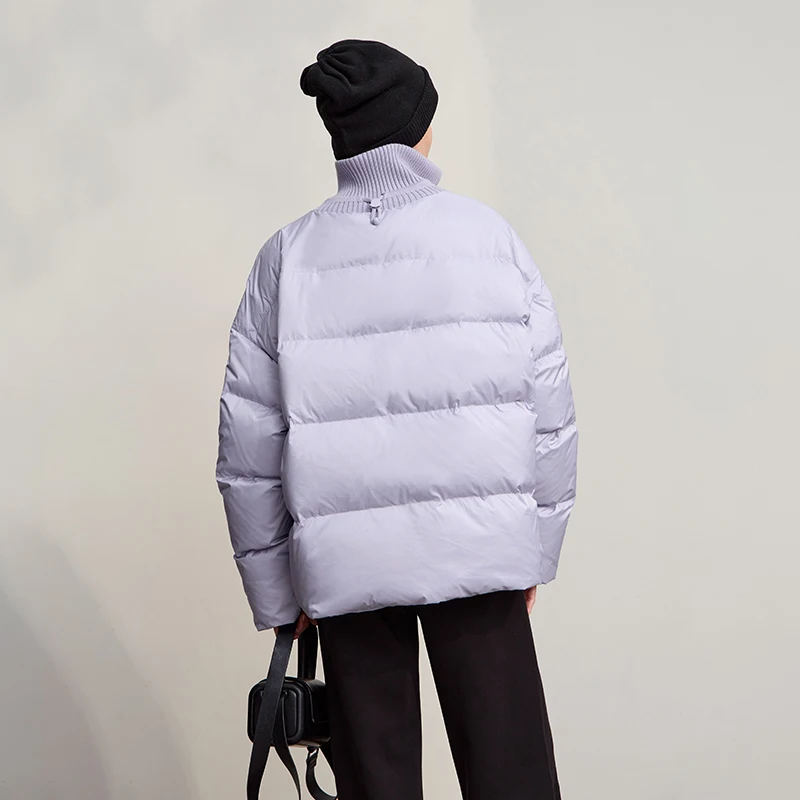 Amii أسفل معاطف 2025 شتاء جديد عادية الصلبة تنوعا الياقة المدورة أسفل سترة للمرأة طويلة الأكمام فضفاضة الدافئة بلوزة طويلة 12514001