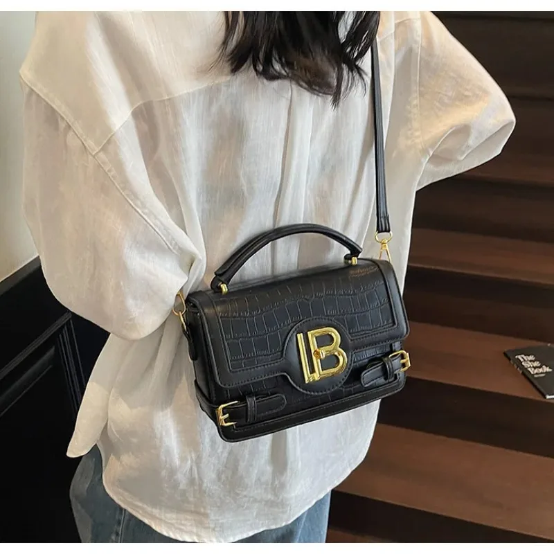 Квадратная сумка с летним каменным узором 2025 года — элегантная женская сумка через плечо и через плечо, текстурированная сумка премиум-класса