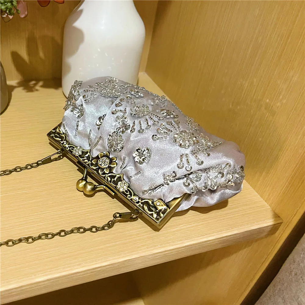 Lost in Vinatge LuxuryEvening Bag Handbag Crystal with Antique Chain Purse Beading on Floral Frame Clasp Lock Bag Prom Party