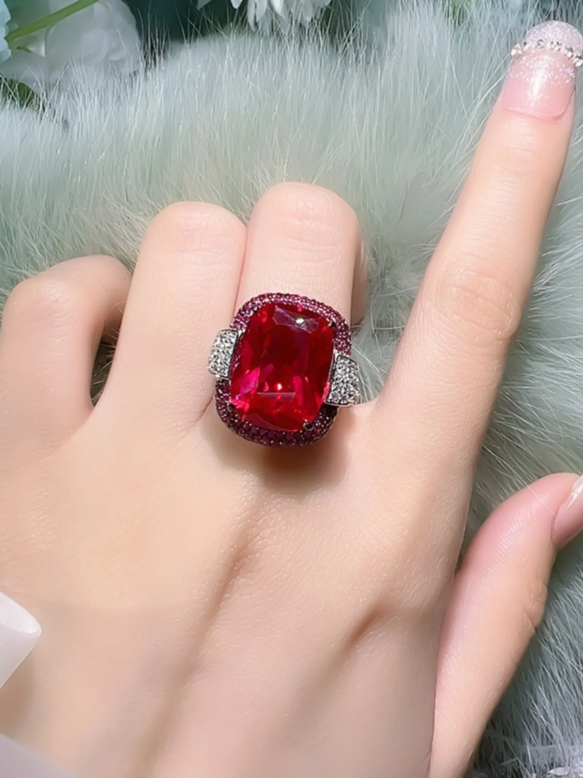 

Lily Black Gold Plated Color Gemstone Ring Vintage Exaggerated Red Corundum Female Ring Fashionable Jewelry Accessory