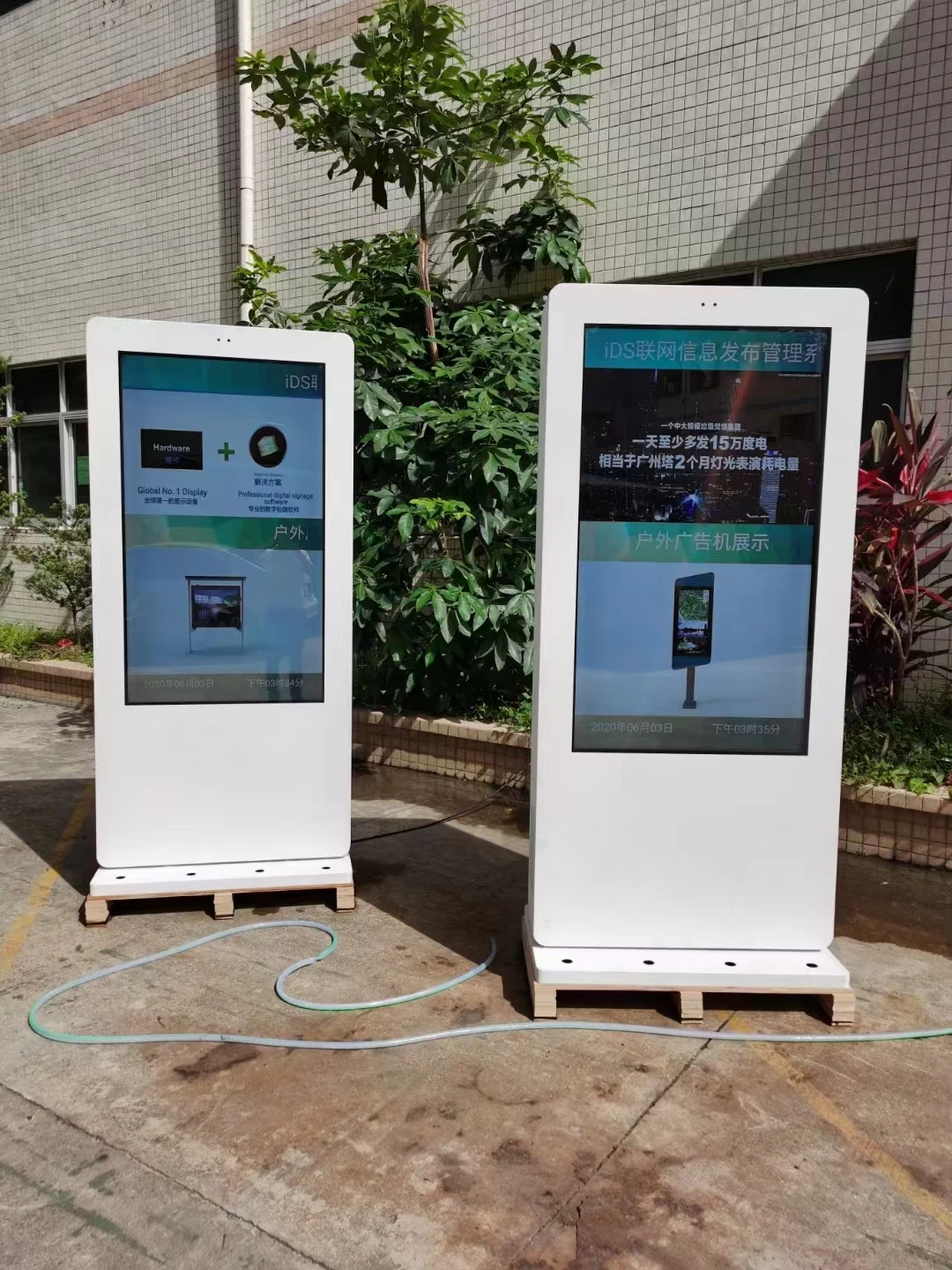 55 65 "75 Inci Video Multimedia Luar Ruangan Monitor LCD Pemutaran Iklan