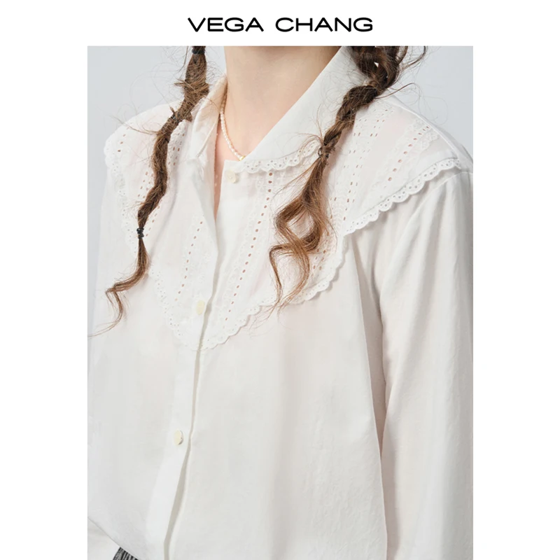 เสื้อเชิ้ตผู้หญิง Vega Chang รุ่นใหม่สำหรับฤดูใบไม้ร่วง ตกแต่งด้วยผ้าลูกไม้และดีไซน์เว้า แขนยาว ติดกระดุมแถวเดียว