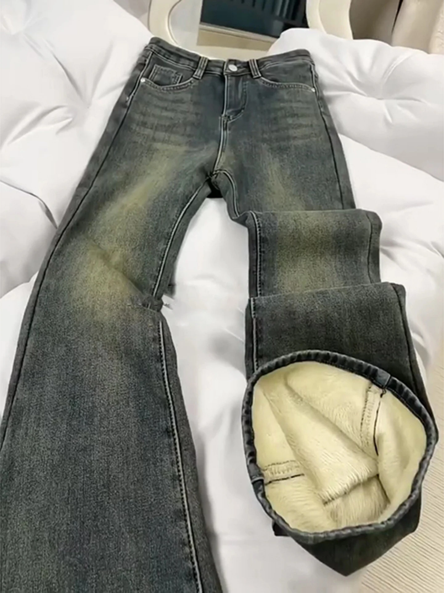 Retro fleece uitlopende jeans voor dames 2025, winter nieuwe dikke denimbroek met hoge taille, trendy veelzijdige casual broek met gesp