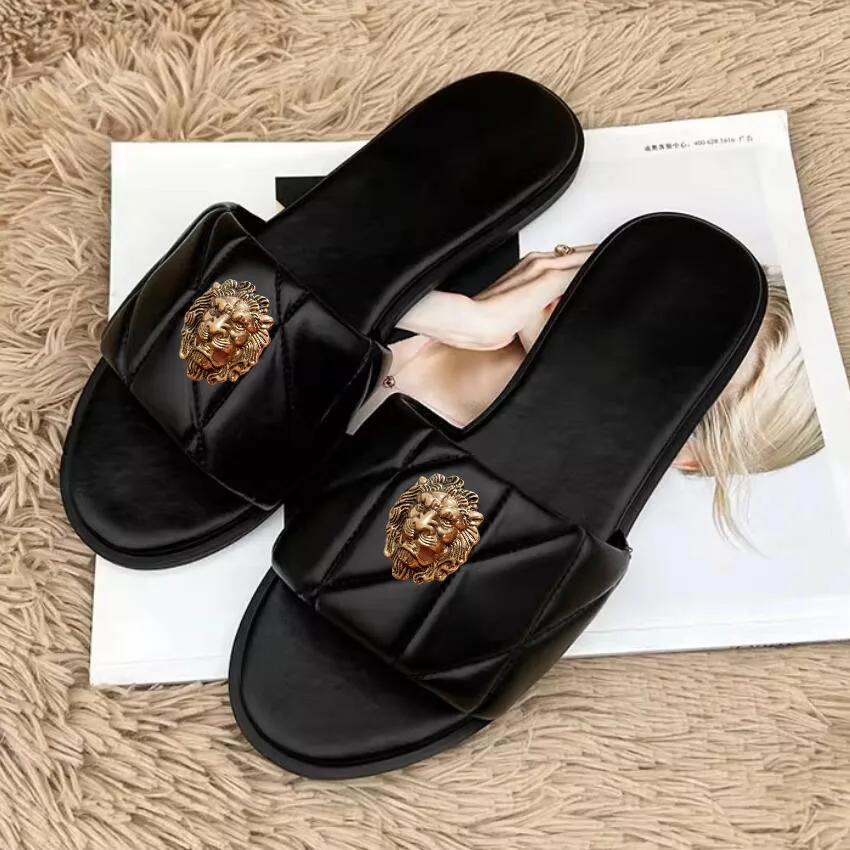 

New versatile and fashionable flat-bottomed casual one-shoulder slippers for early spring, suitable for outdoor use during beach