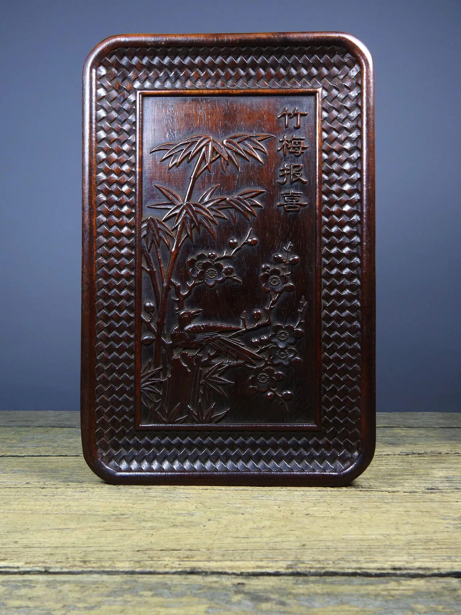 

The Exquisite Craftsmanship of the Classic old Collection Rosewood Carved tea Plate has Collectible Significance