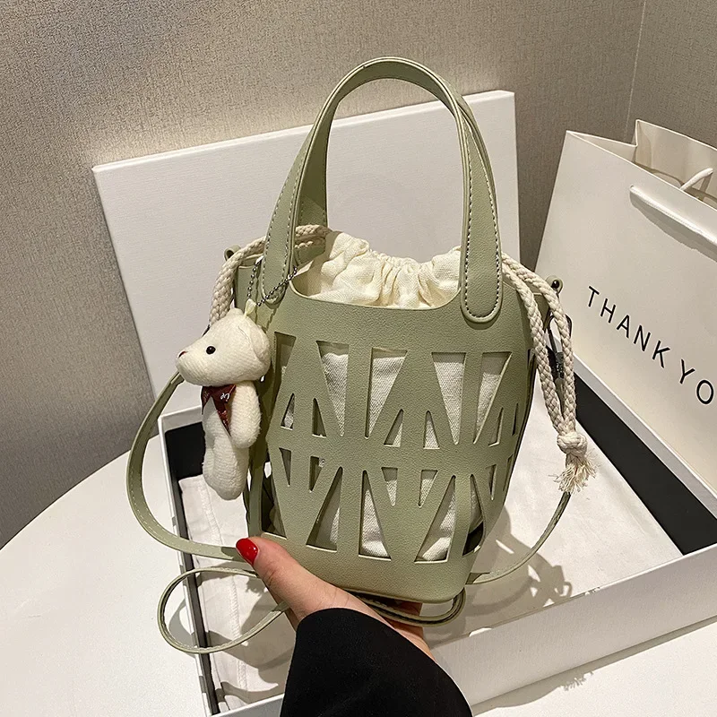 

2025 New Women's Hollow Vegetable Basket Tote - Large Capacity Fashion Light Luxury Portable Shoulder/Armpit Bag