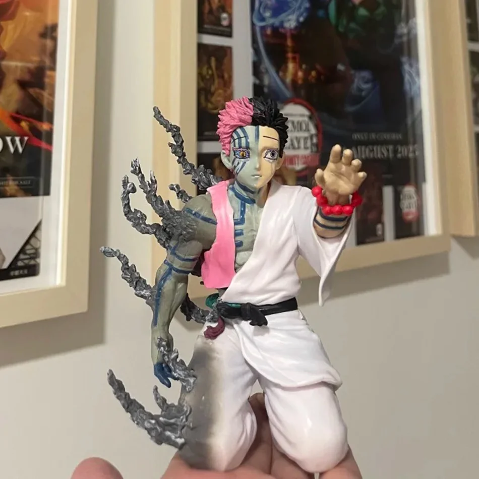 Auf Lager 13cm Demon Slayer Akaza Hakuji Anime-Figur Modellpuppe Actionfigur PVC-Dekoration Desktop-Ornament Spielzeug