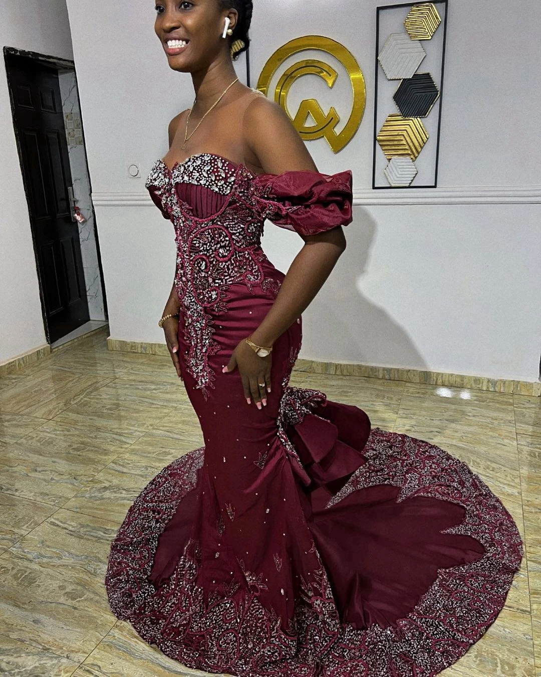 Elegant Lace Appliques Mermaid Evening Dresses Sheer Necklines Burgundy Beaded Aso Ebi Prom Gowns Luxury Crystal Party Dress