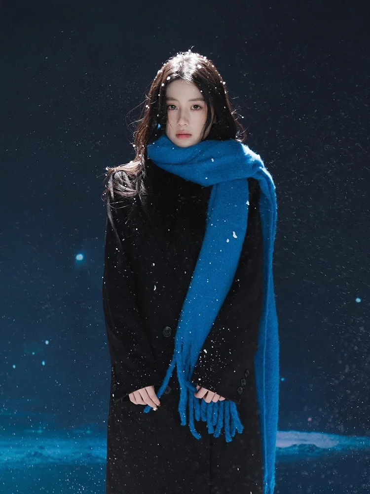 

Black Autumn Winter Coat Korean Style Studio Theme Women's New Model Photography Studio Background Film Atmosphere Snow Scene