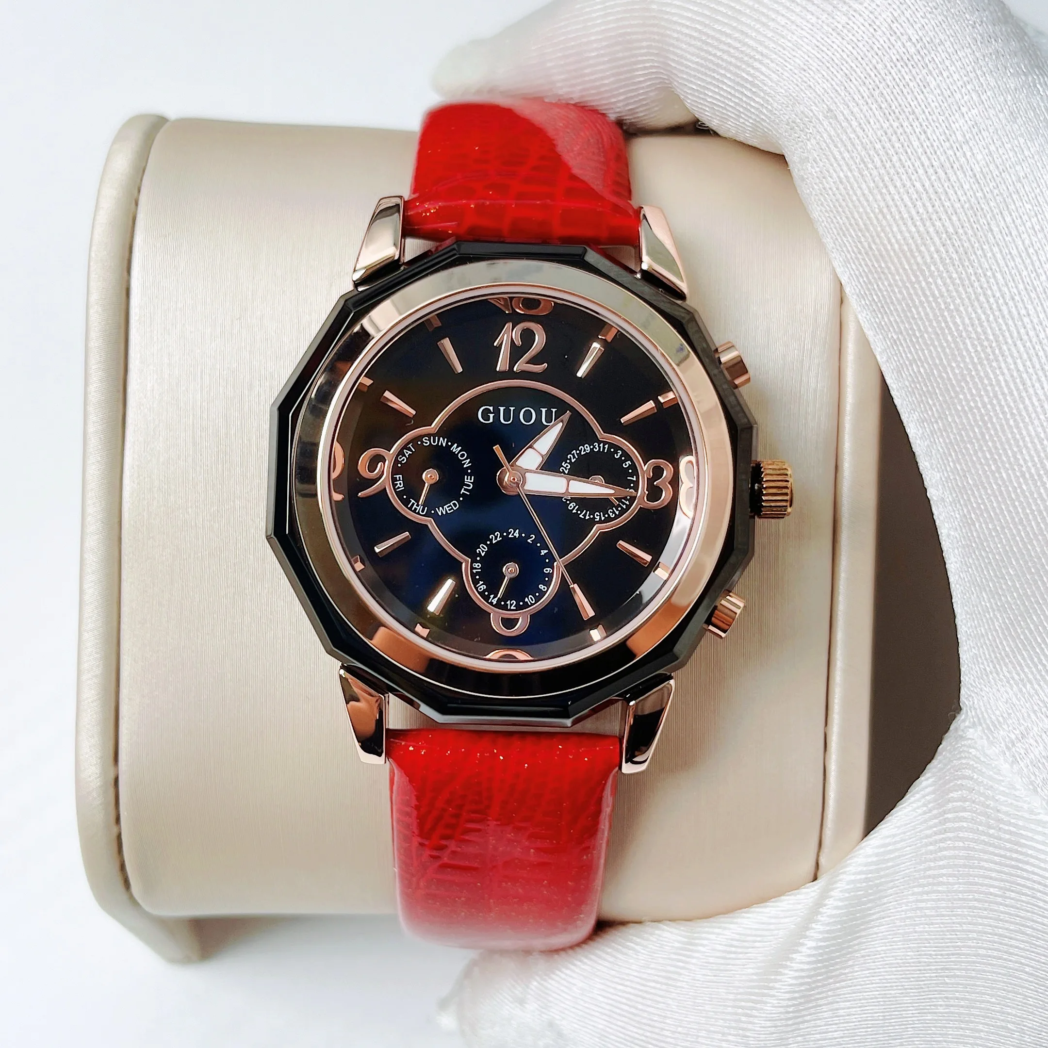 ساعة نسائية أنيقة متعددة الوظائف بسيطة وأنيقة على الموضة الكورية من الجلد القديم ساعة كوارتز نسائية هدية للنساء