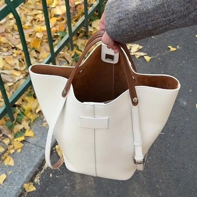 

New French Bucket Bag Women 2025 Featuring Light Luxury Niche High-end Feel Commuting Big Capacity Tote Bags Shoulder Package