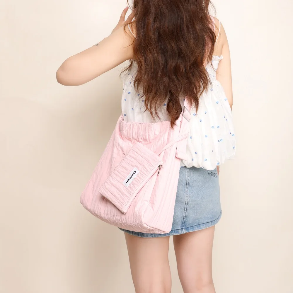 Nylon cloth lightweight large-capacity portable water bucket bag, change purse, women's simple shoulder bag
