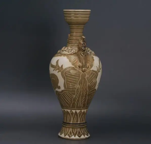 Qing Dynasty famille rose porcelain vase ,Children at play,Hand-painted crafts,Collection&Adornment