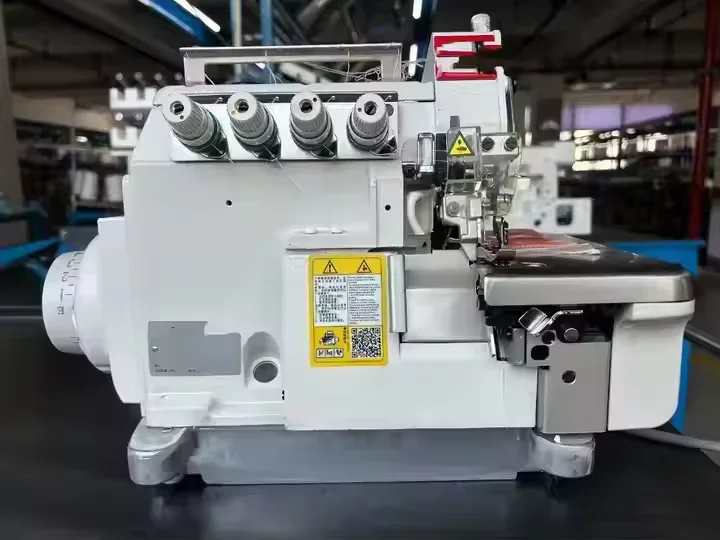 4-Thread down Comforter Pillow Towel Electronic Bag Lock Sewing Machine with Automatic Foot Lifting And Trimming