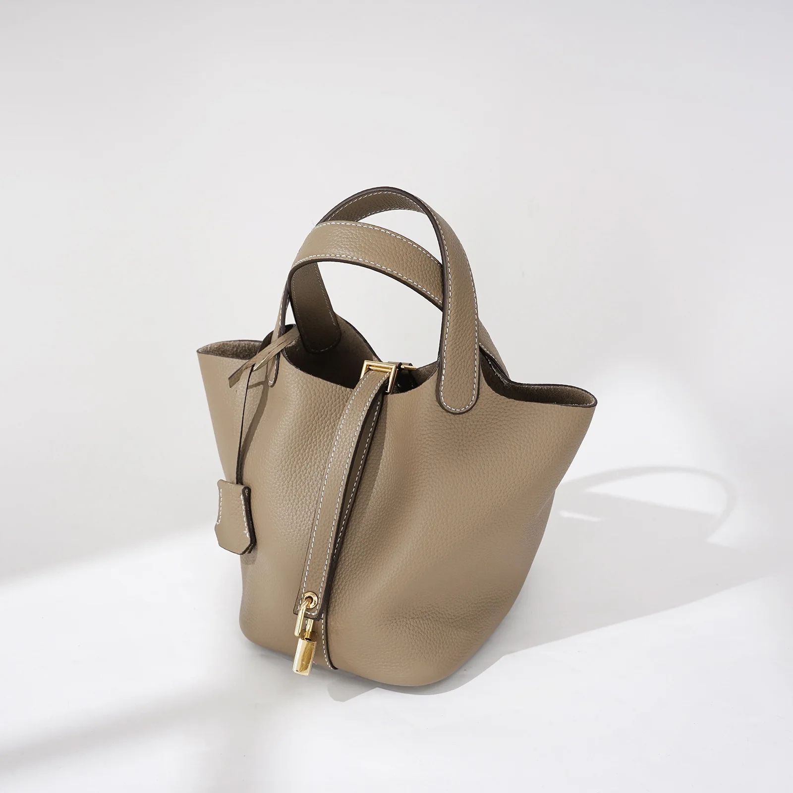 

High-End Casual Crossbody Handbag With Vintage Paris Flair And Large Capacity Perfectly Designed As A Women's Diaper Bag