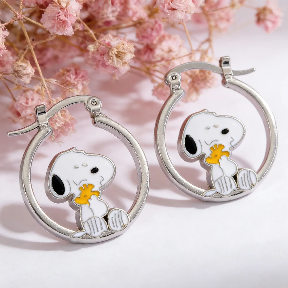 Niedliche Cartoon Snoopy Ausgehöhlte Ohrstecker Modeschmuck Accessoire Geschenk für Mädchen Nischendesign Ohrschmuck – Detail 6