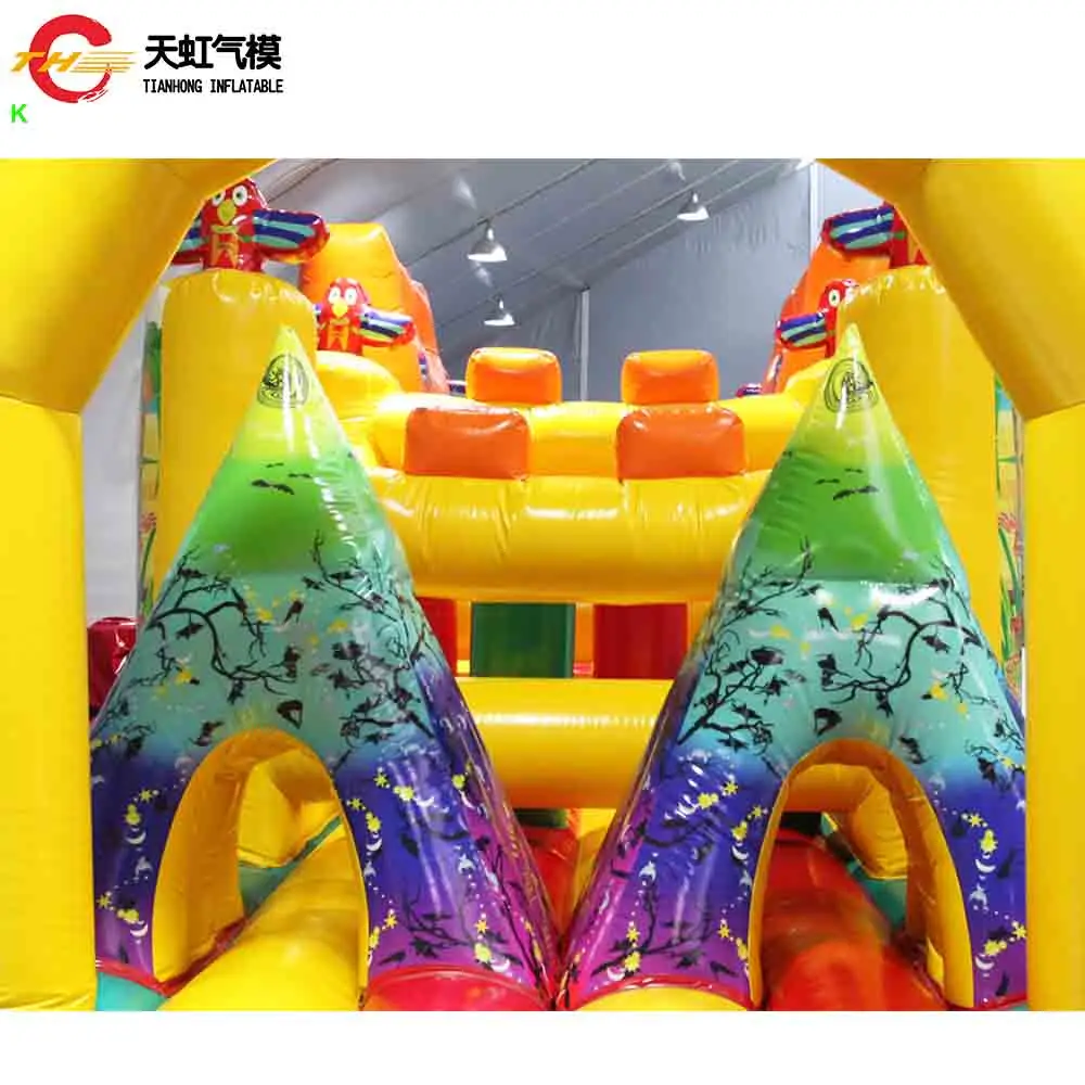 ملعب دورة عقبة قابلة للنفخ على شكل الغابة، حارس تجاري متين قابل للنفخ مع عوائق منزلقة
