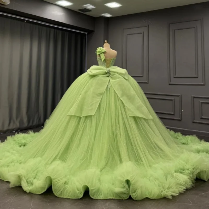 Vestido quinceanera ciano brilhante, ombro de fora, renda, camadas, glitter, decalque, laço, cauda longa, vestidos de 15 quinceanera ﻿ Personalizado