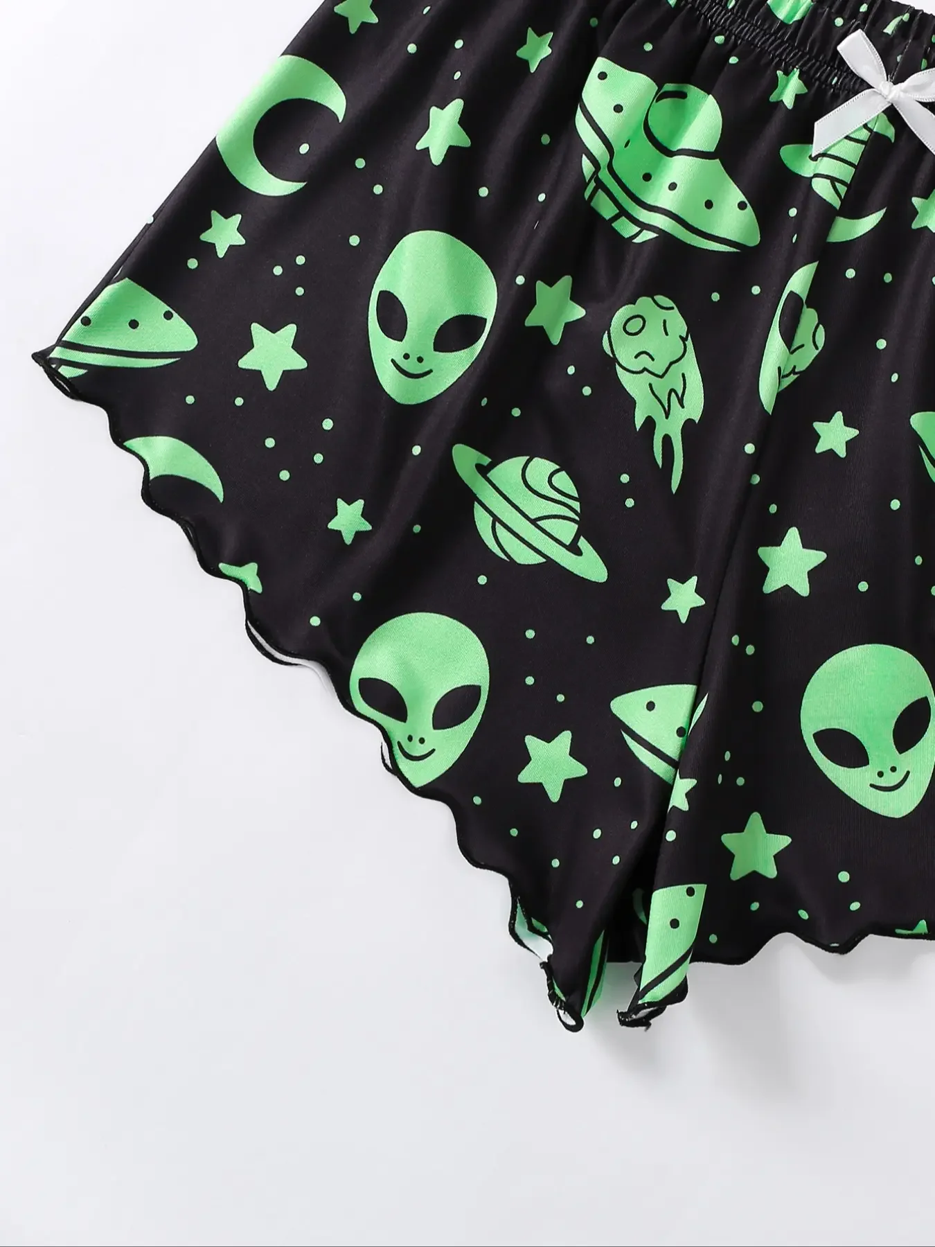 Women\'s Cartoon Alien & UFO Print Casual Frill Trim Pajama Set Round Neck Backless Crop Cami Top & Shorts Summer Nightwear