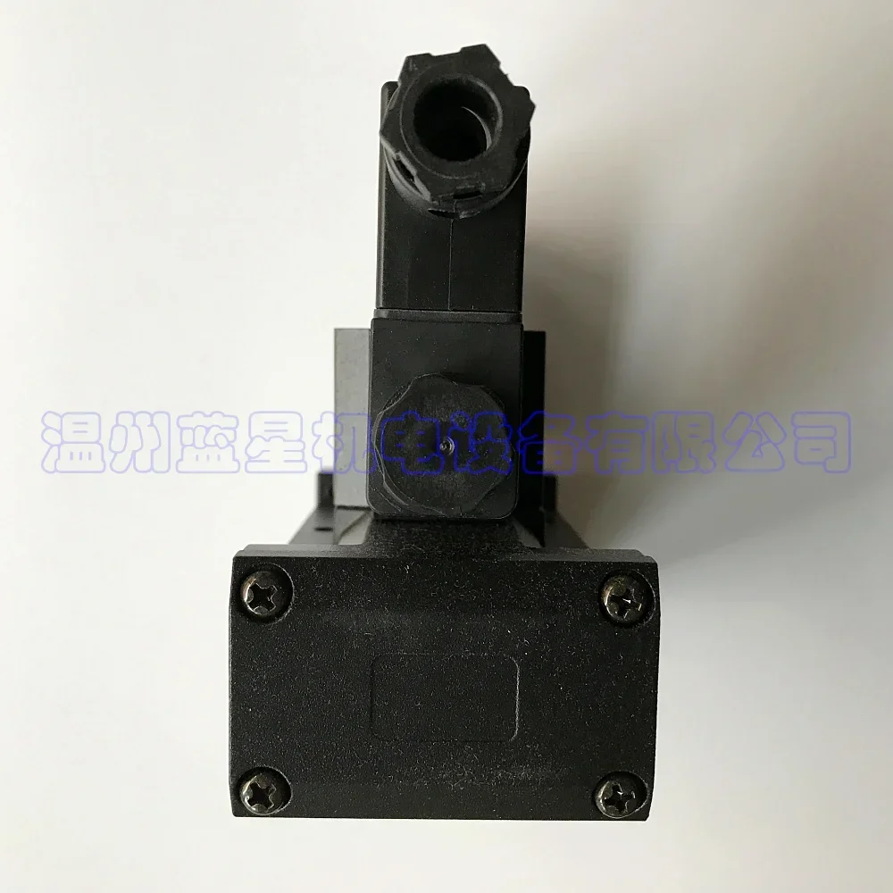 

Оригинальный электромагнитный клапан Parker PHS540D-15-220V-D 9кгф