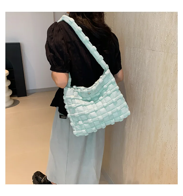 Bolsa de ombro de nylon acolchoada para mulheres, bolsa casual, bolsa mensageiro para senhora, embreagens da moda, nova, 2024