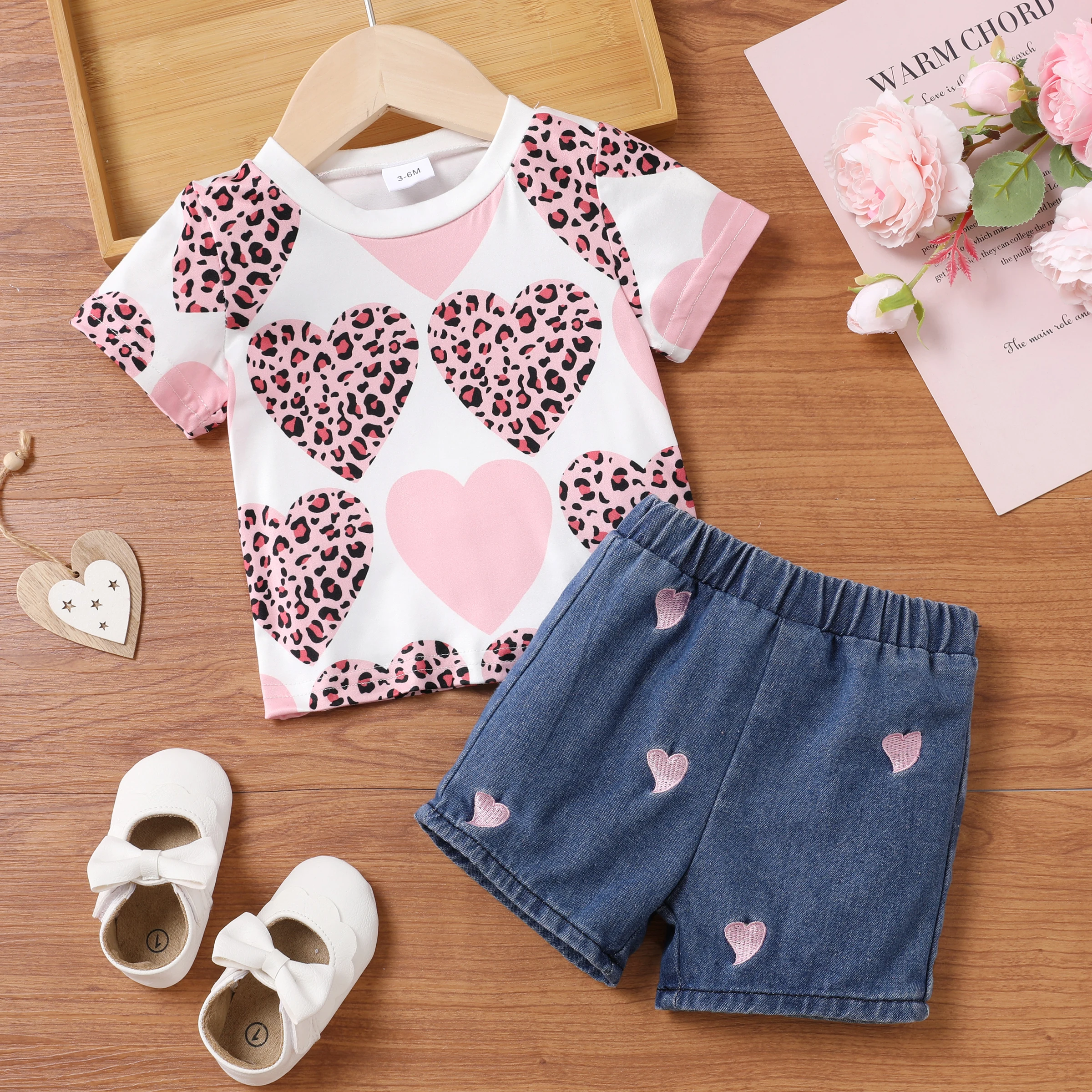 PatPat  2pcs Baby Girls Childlike Heart-shaped Short-sleeve Tee and Denim Pants Set